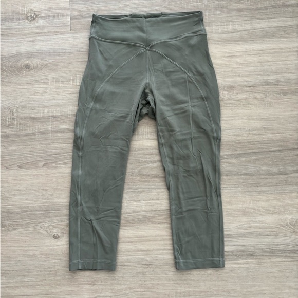 LuluLemon capri leggings, very soft material - Picture 1 of 4
